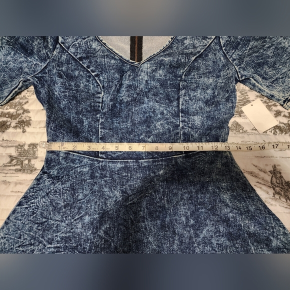 CHARLOTTE RUSSE DENIM ACID WASH SHORT SLEEVE FIT FLARE DRESS STRETCH V NECK - Picture 4 of 8